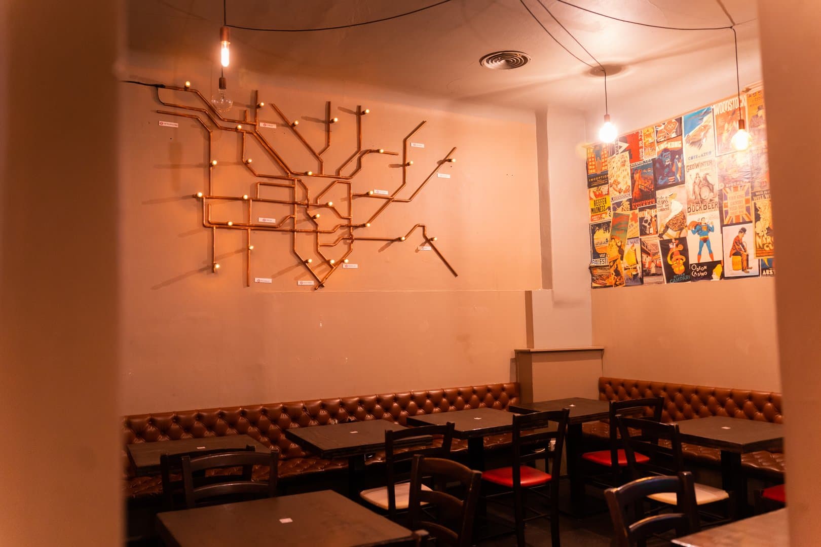 Londoner Pub Interior 6
